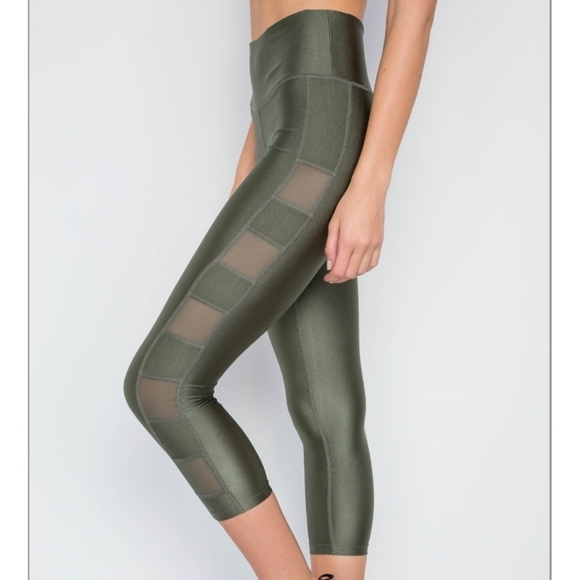 💣2/$20💣 Phone Pocket Capri Active Legging - Picture 2 of 7